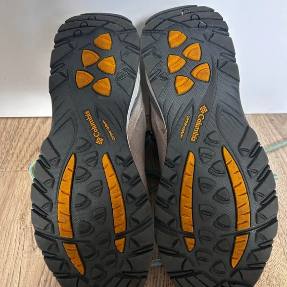 Women’s Columbia Hiking Boots - Picture 4 of 4